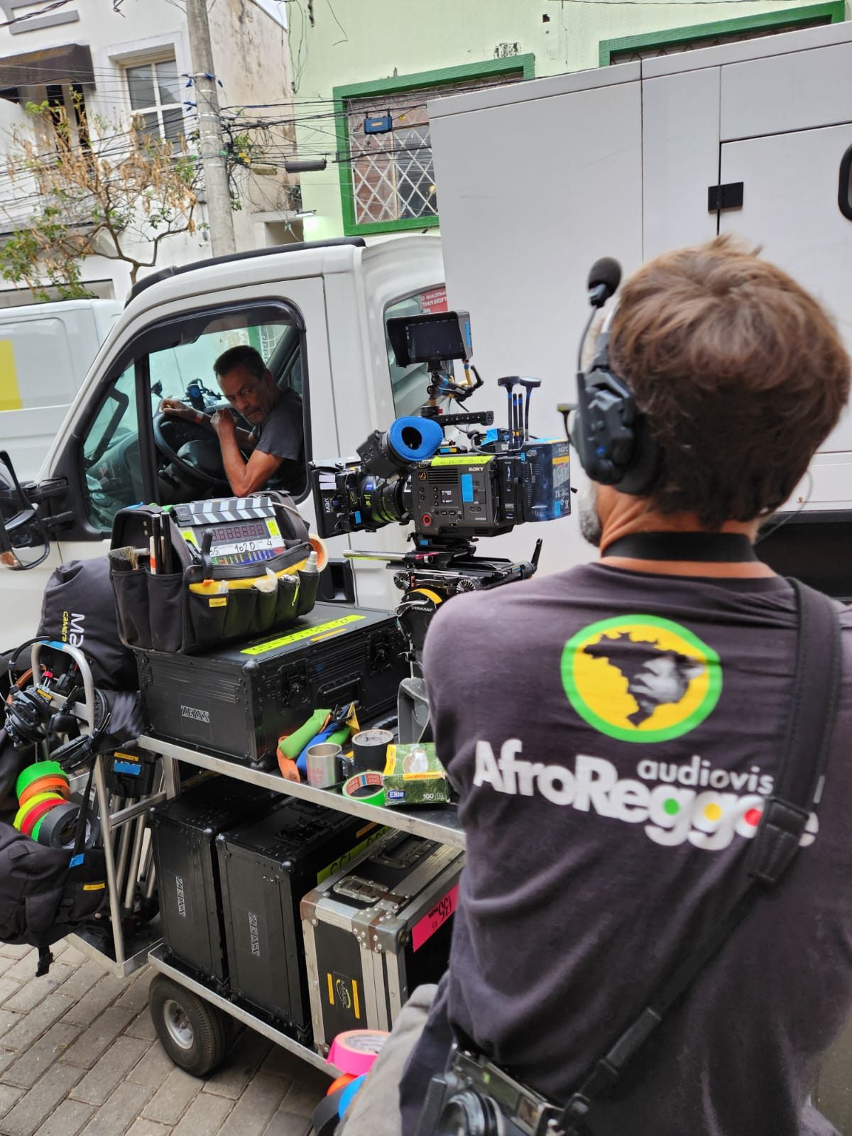 Bastidores de set com carrinho de câmera